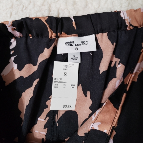 DVF for Target 2pc Long Sleeve Notch Collar Top & Shorts Leopard Pajamas… - Picture 9 of 14